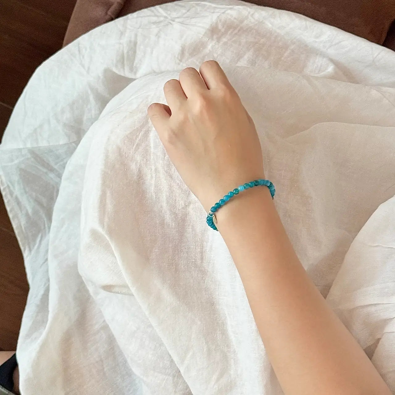 Apatite Crystal Bracelet - Life Style Wearing|Touch Vintage