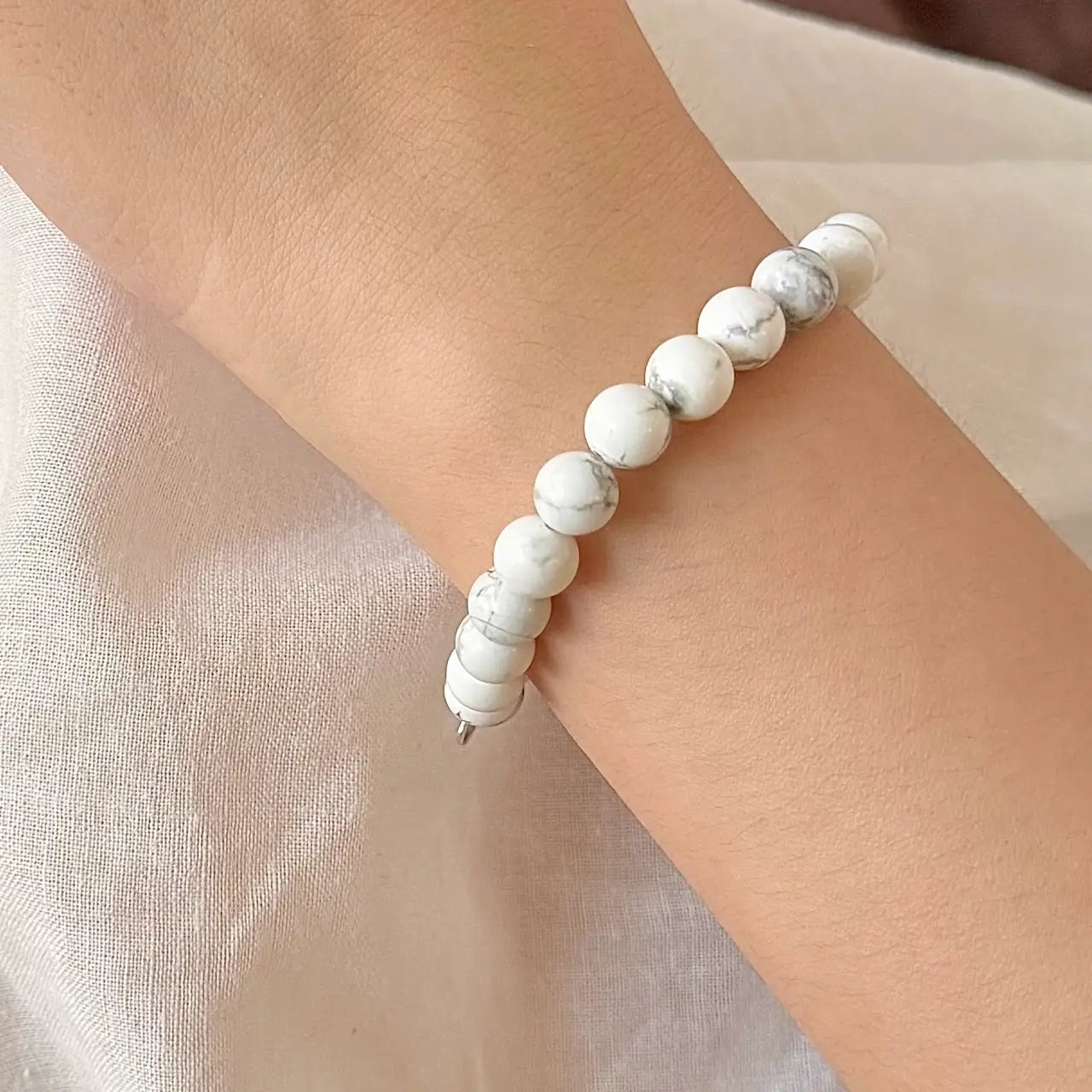 Howlite Bracelet - Close-up|Touch Vintage