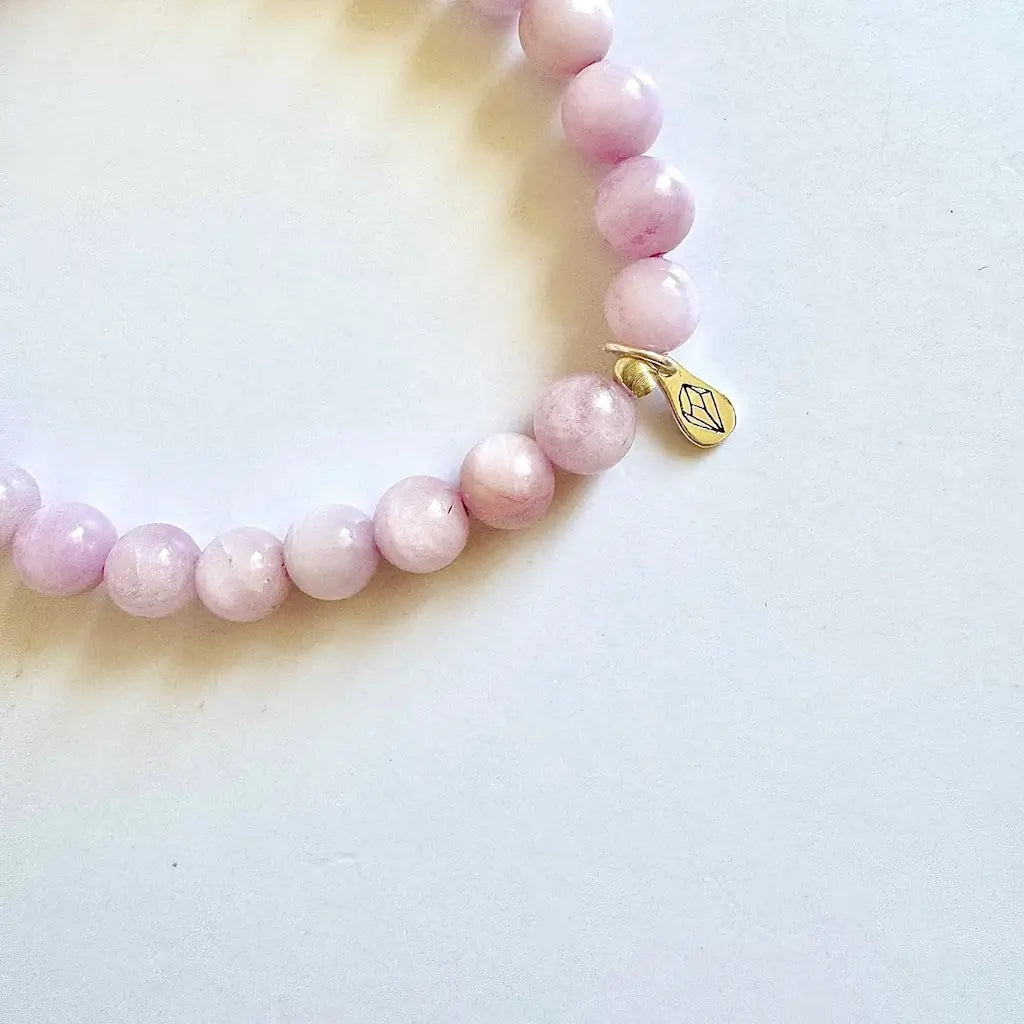 Kunzite Bracelet 6mm - Close-up|Touch Vintage
