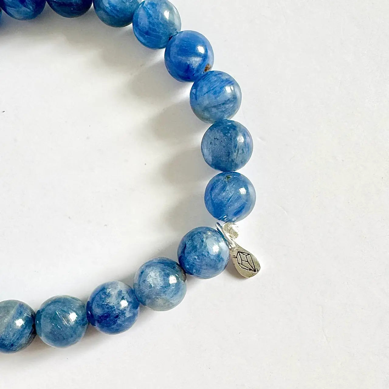 Kyanite Bracelet 8mm - Detail | Touch Vintage