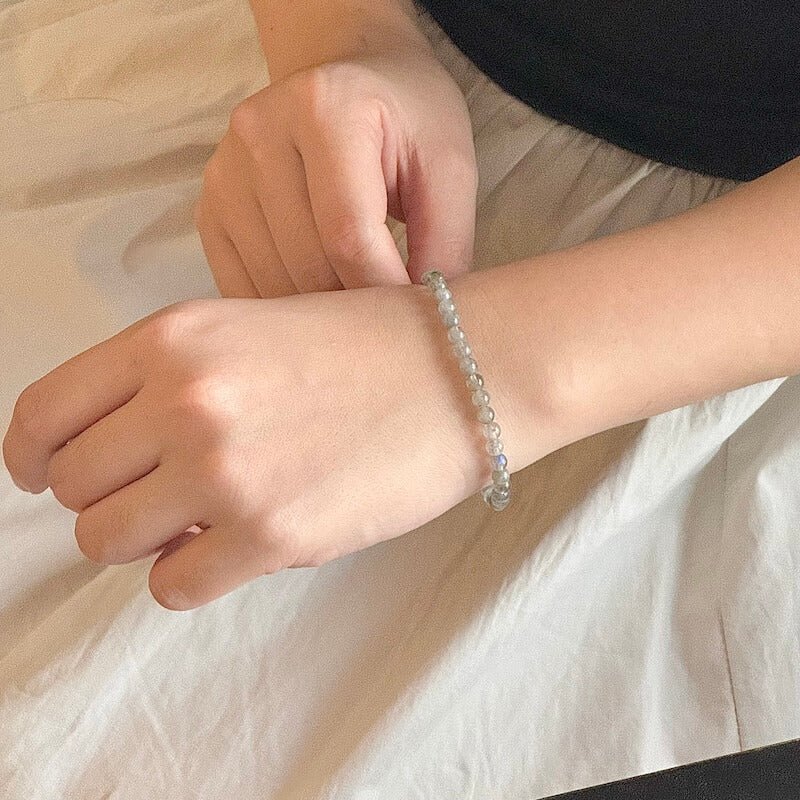 Labradorite Bracelet - Worn On Wrist|Touch Vintage