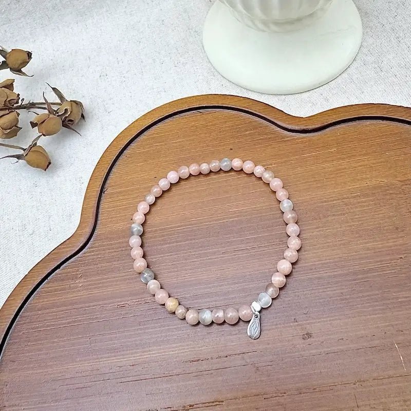 Rainbow Moonstone Bracelet - Close-up |Touch Vintage