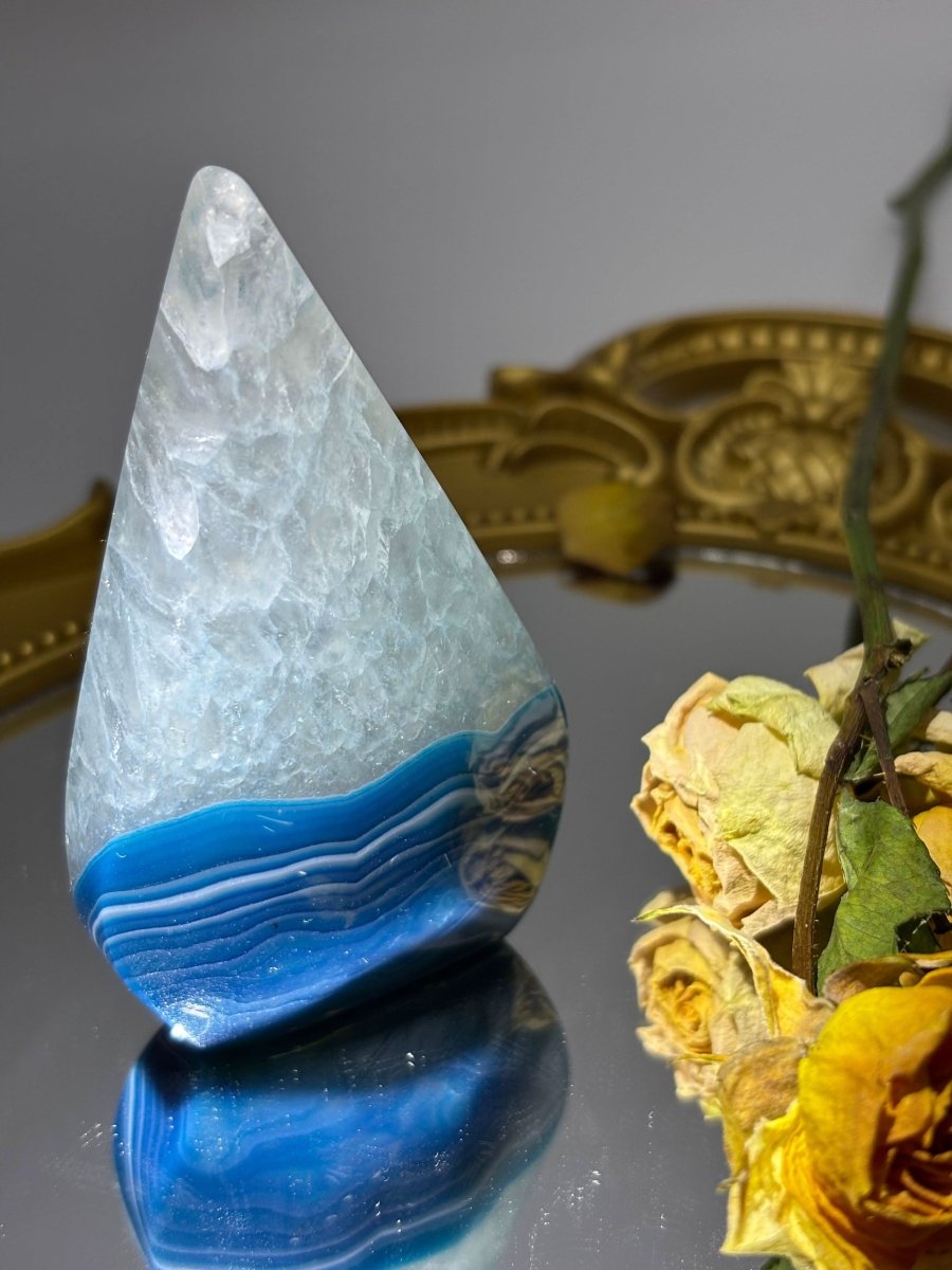 Blue Agate Crystal Symbiosis - Touch Vintage