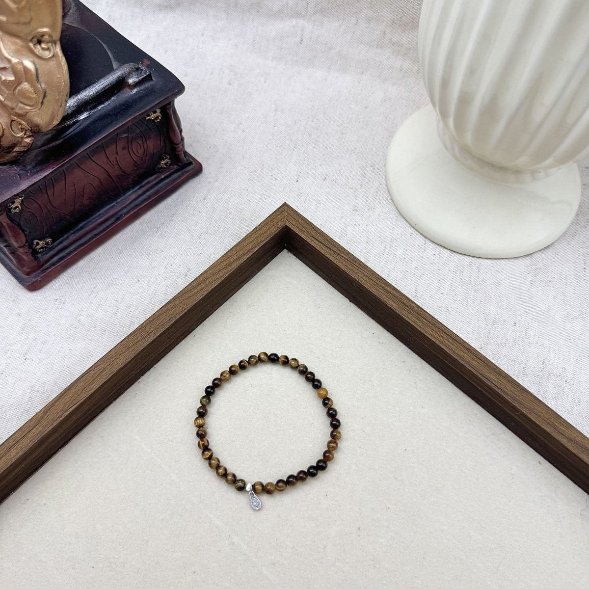 tiger‘s eye bracelet