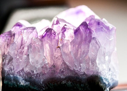 Amethyst Crystal ： Meaning, Healing Properities & More