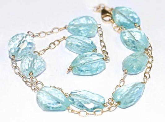 Aquamarine Crystal : Meaning & Healing Properties