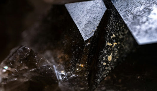 Smoky Quartz Crystal : Meaning, Healing Properties & Uses