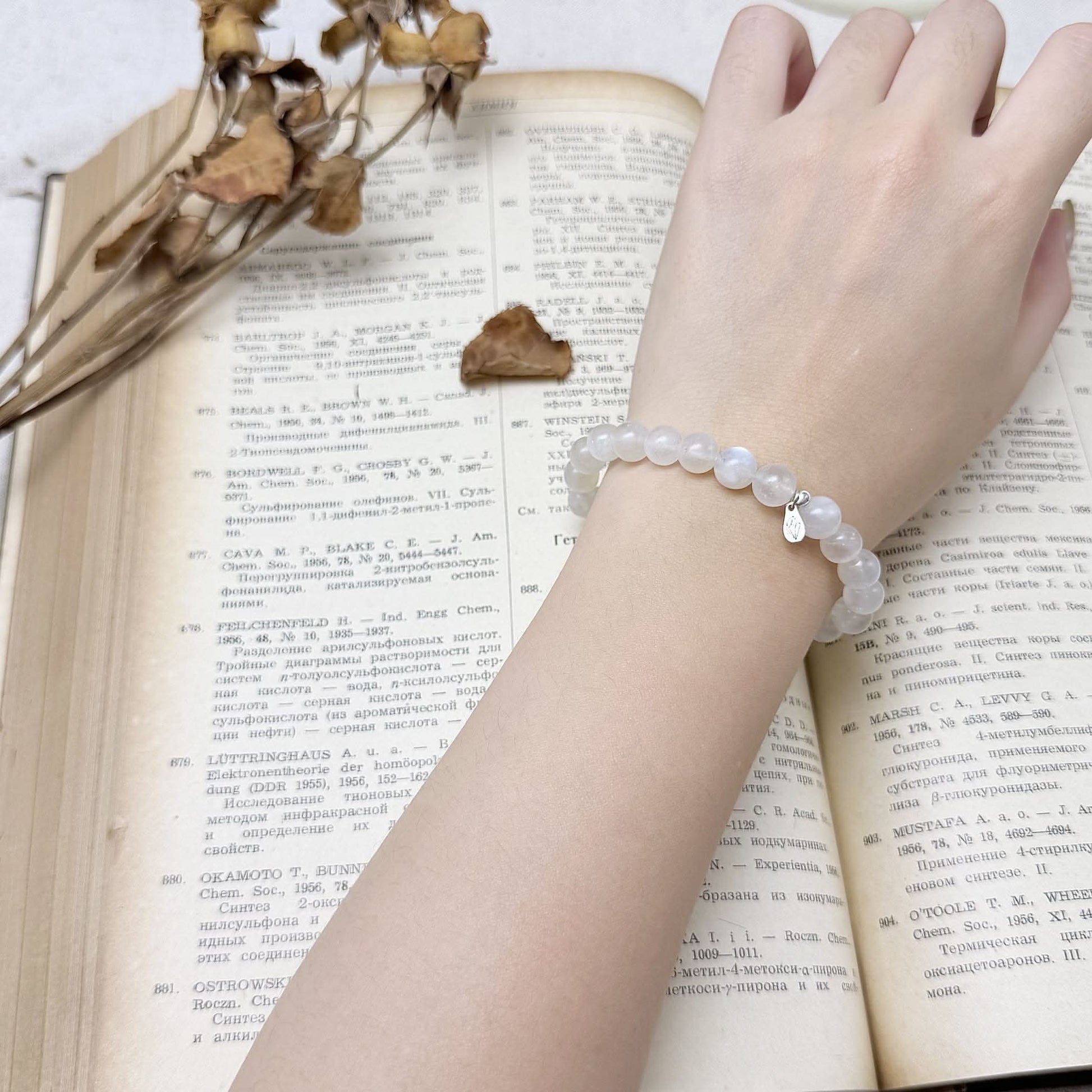 8mm_moonstone crystal bracelet on the hand