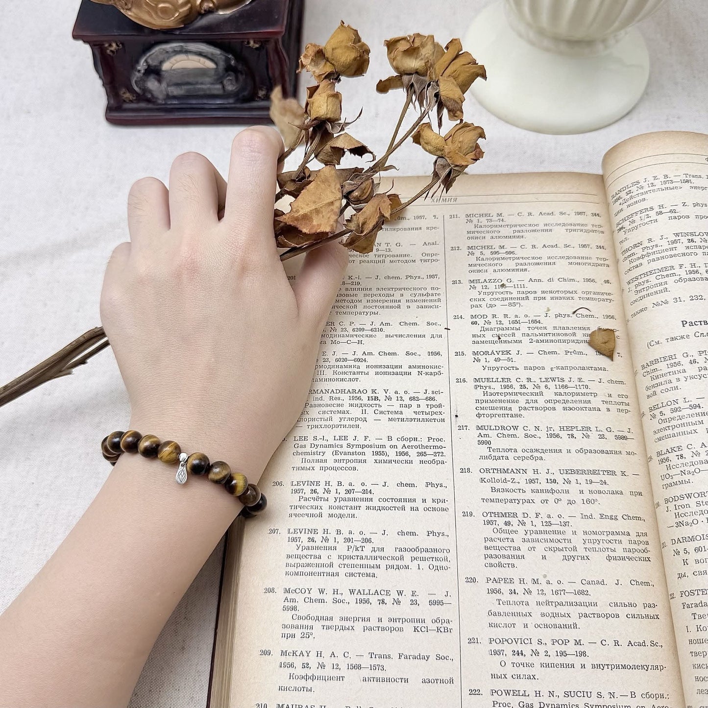 8mm tigereye bracelet on the hand