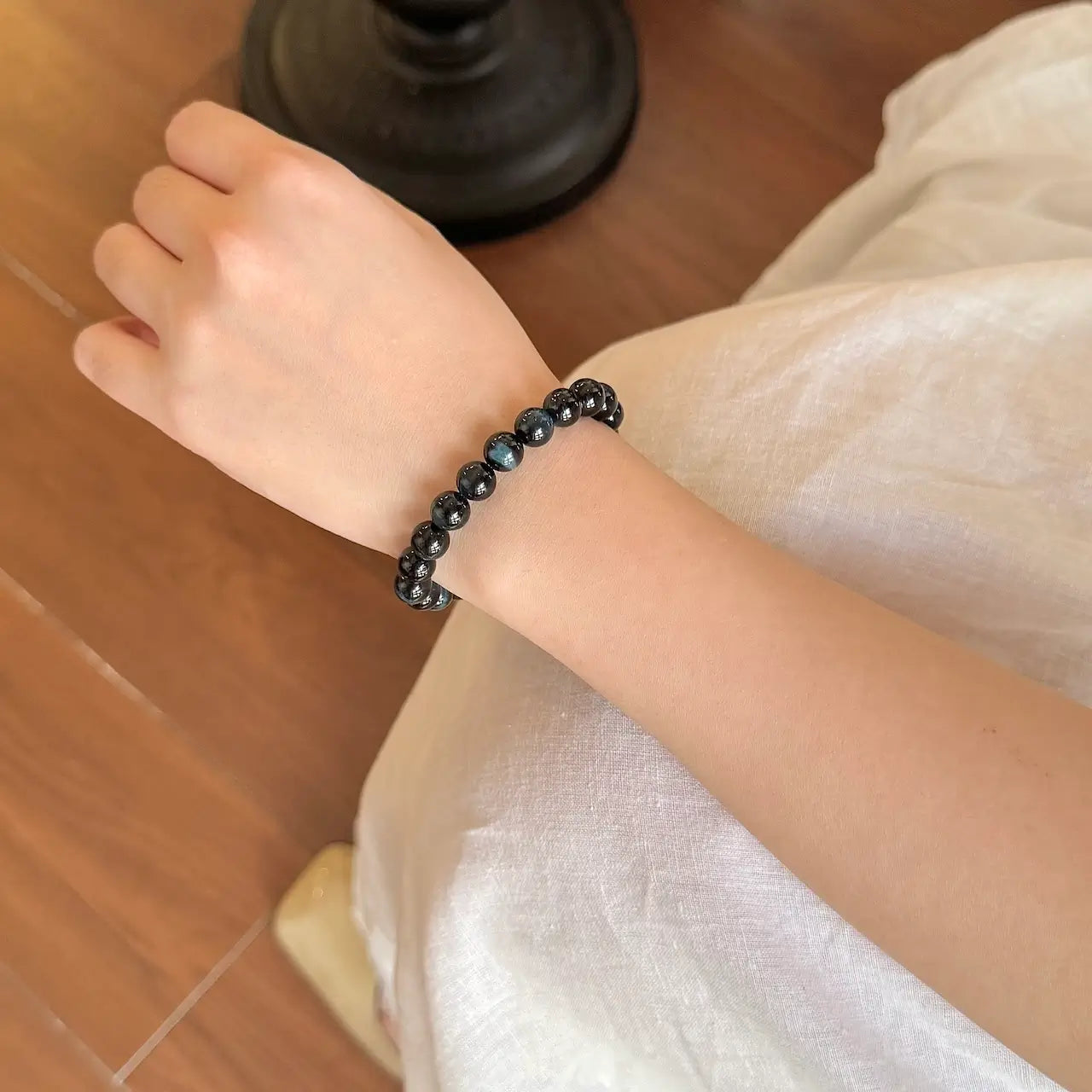 Blue Tiger Eye Bracelet 8mm - Life Style Wearing｜Touch Vintage