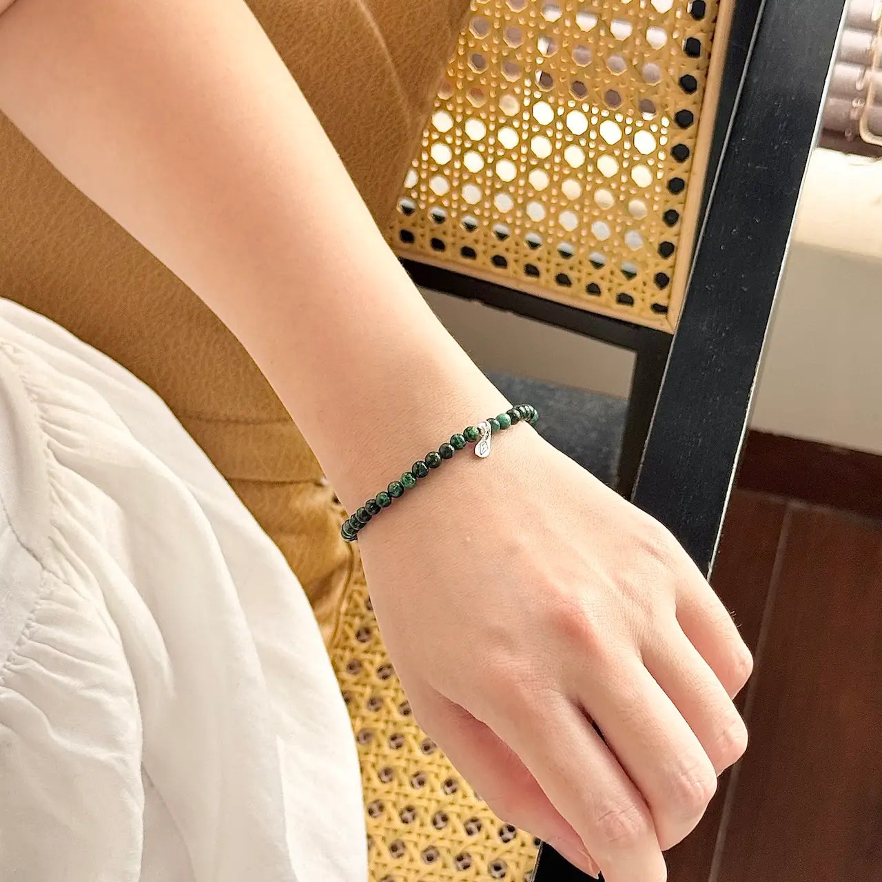 Emerald Birthstone Bracelet - Worn On Wrist｜Touch Vintage