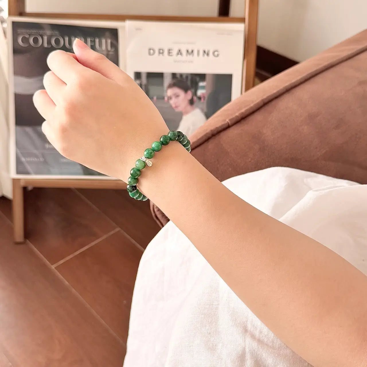 Emerald Green Bracelet 8mm - Life Style Wearing ｜Touch Vintage