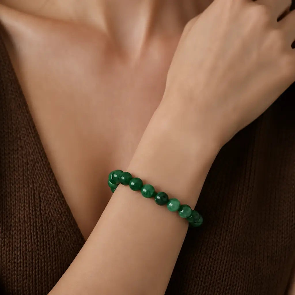 Emerald Green Bracelet 8mm - Life Style Wearing ｜Touch Vintage
