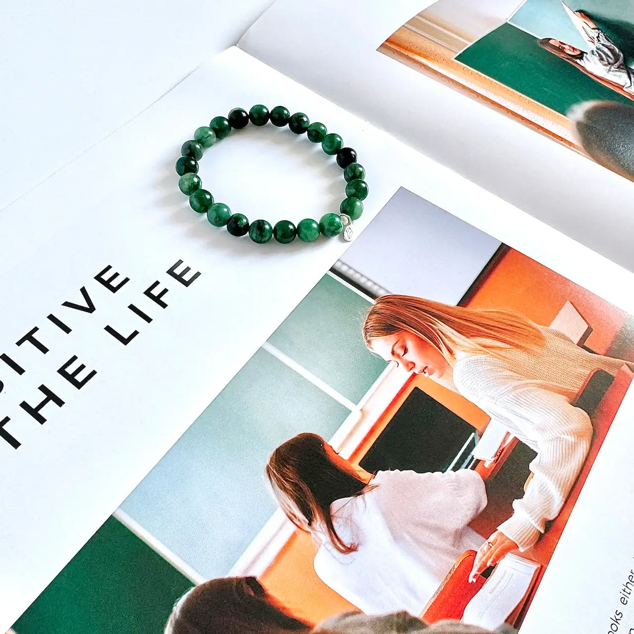 Emerald Green Bracelet 8mm - Side View｜Touch Vintage