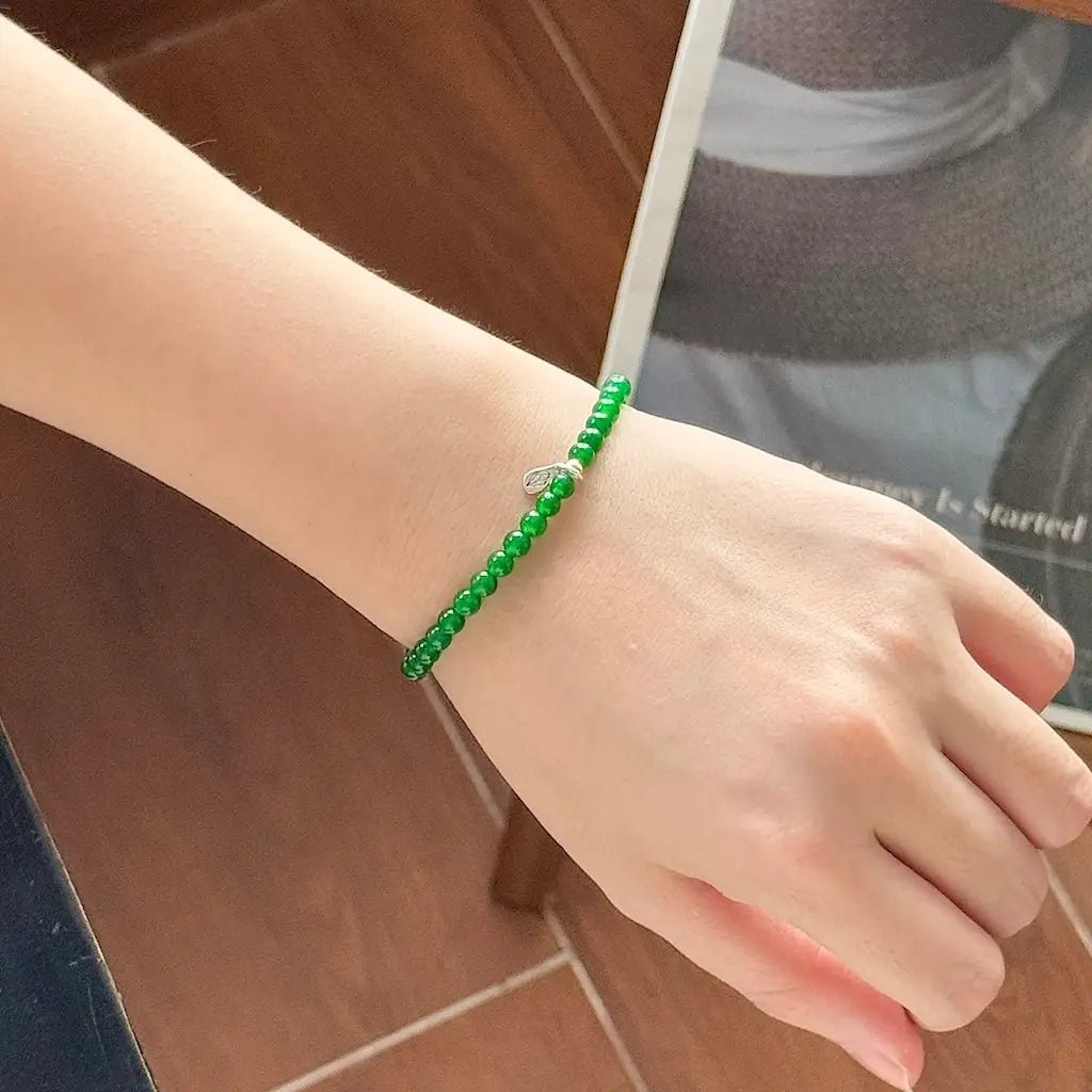 Green Jade Bead Bracelet - Worn On Wrist｜Touch Vintage