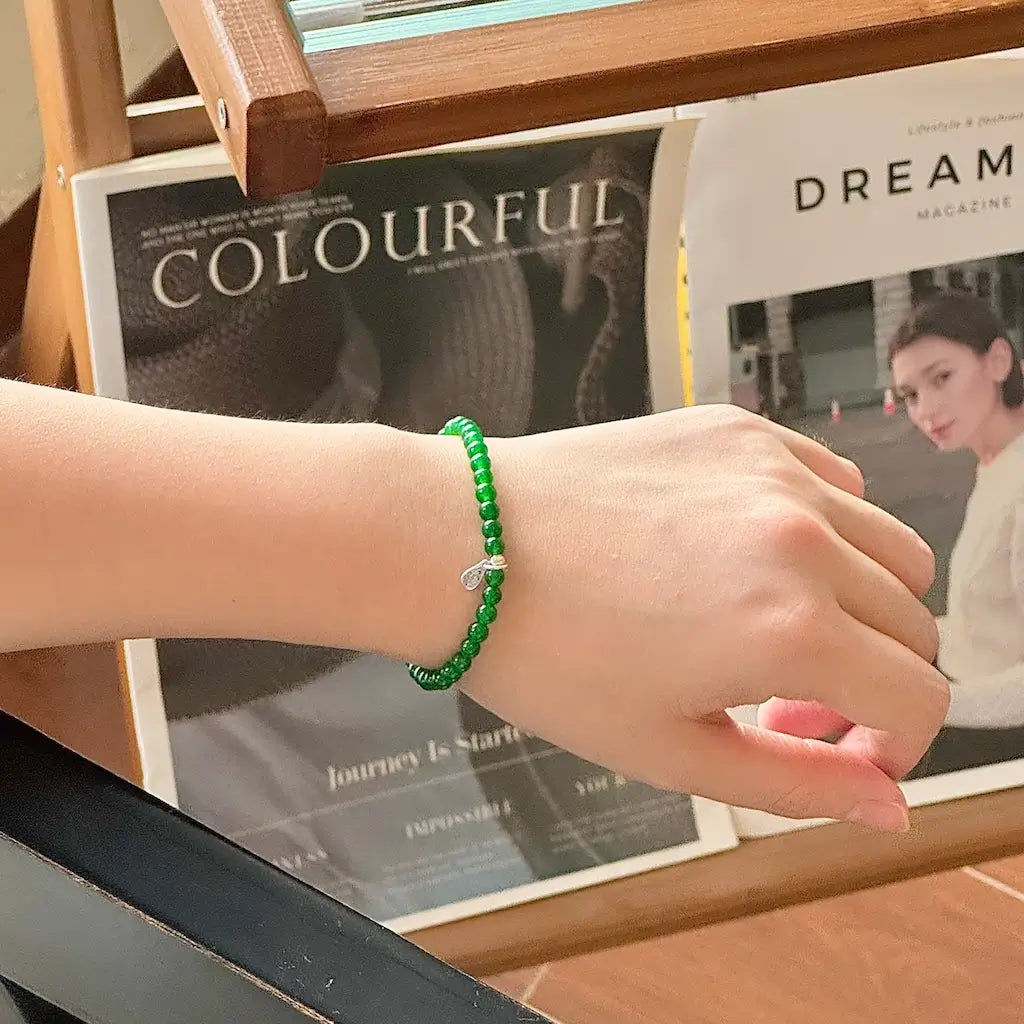 Green Jade Crystal Bracelet - Worn On Wrist｜Touch Vintage