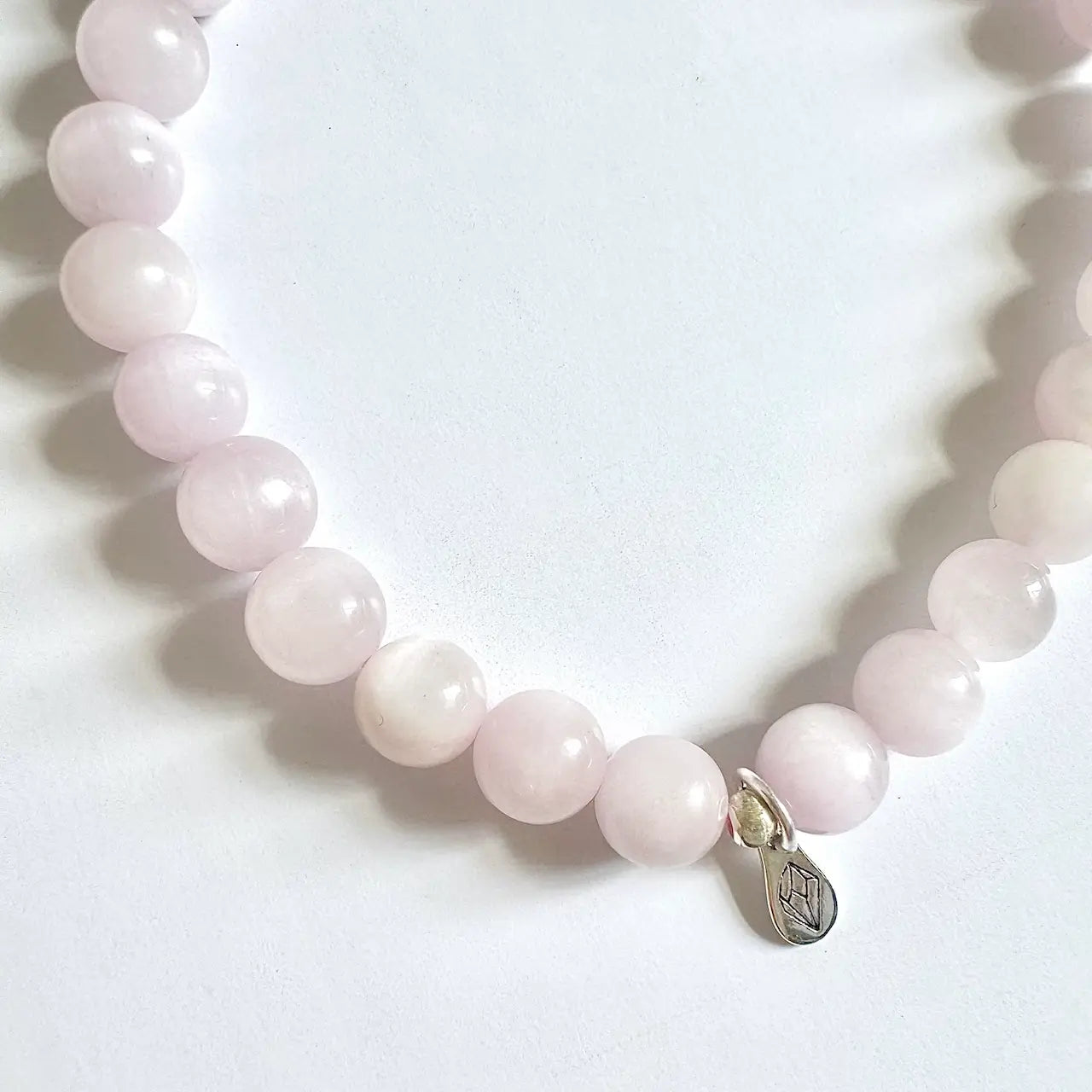 Kunzite Bracelet 6mm - Close-up｜Touch Vintage