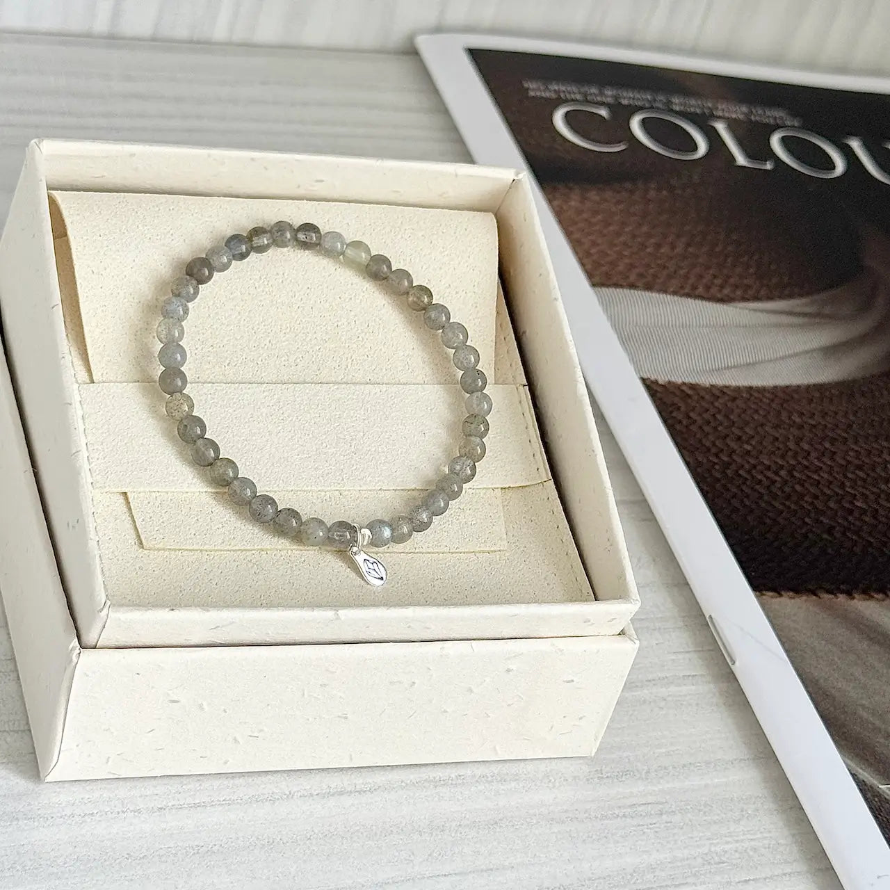 Labradorite Crystal Bracelet - Gift Packaging｜Touch Vintage
