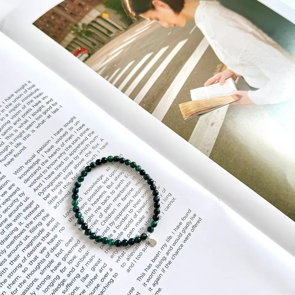 Natural Emerald Bracelet - Side View｜Touch Vintage