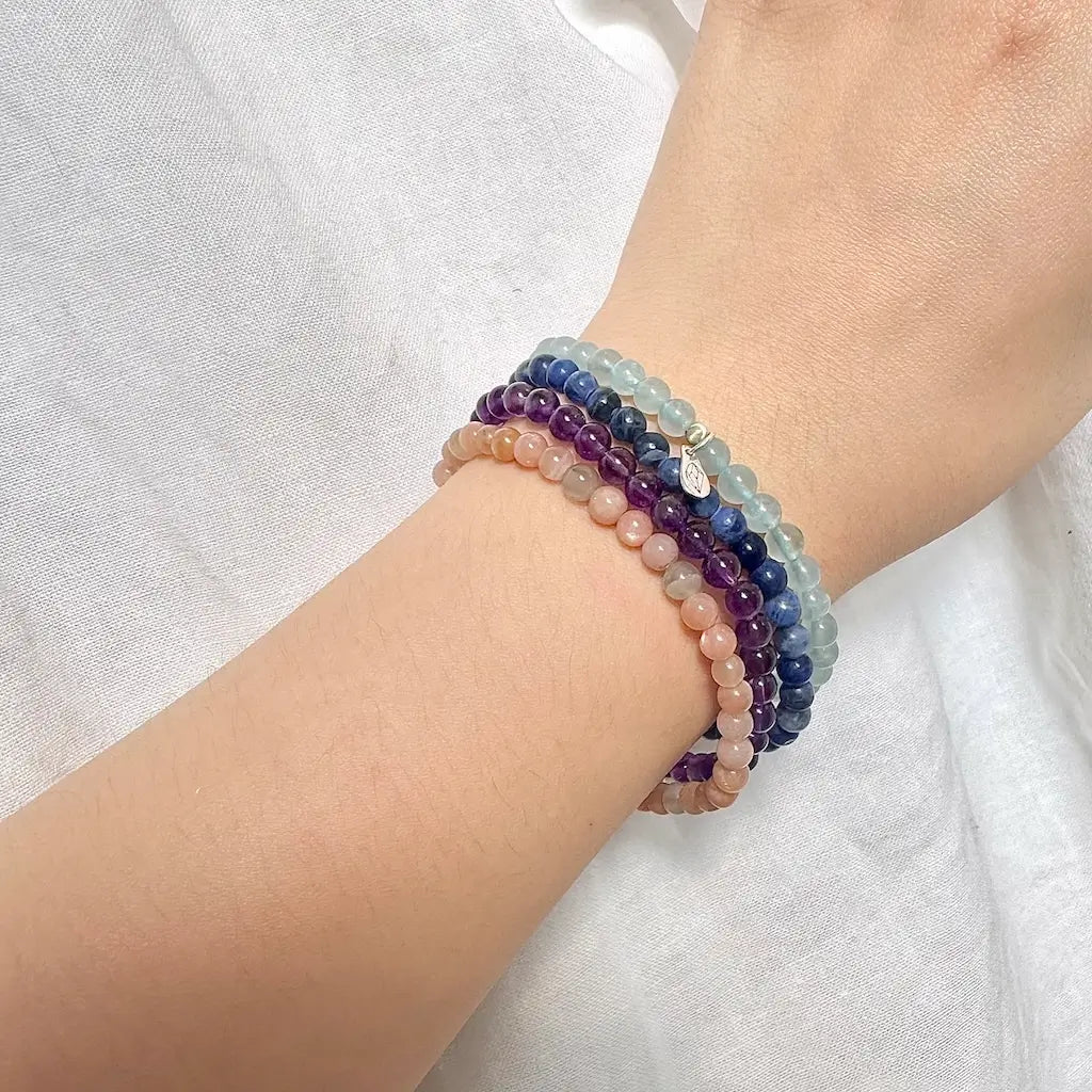 Pisces Zodiac Bracelets - Close-up｜Touch Vintage