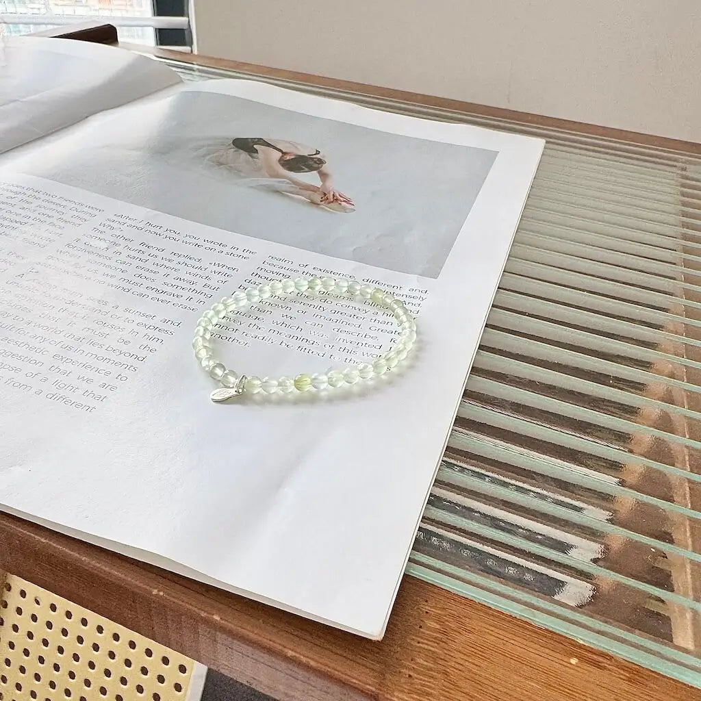 Prehnite Bracelet - Side View ｜Touch Vintage