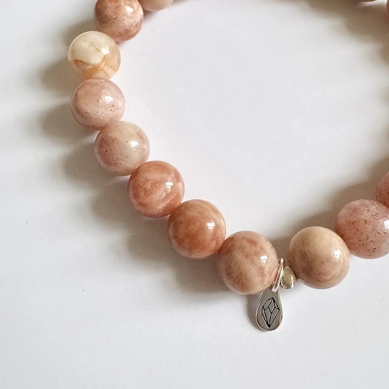 Rainbow Moonstone 8mm - Detail｜Touch Vintage