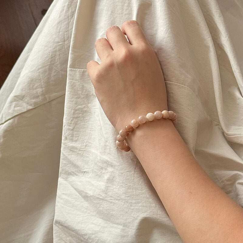 Rainbow Moonstone Bracelet 8mm - Worn On Wrist｜Touch Vintage