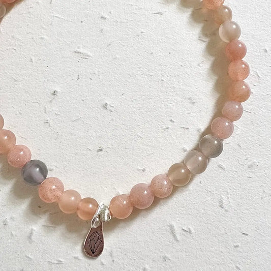 Rainbow Moonstone Bracelet - Detail｜Touch Vintage