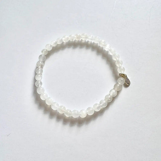 White Moonstone Bracelet - Front View｜Touch Vintage