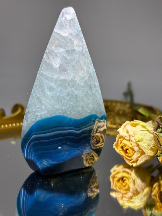 Blue Agate Crystal Symbiosis - Touch Vintage