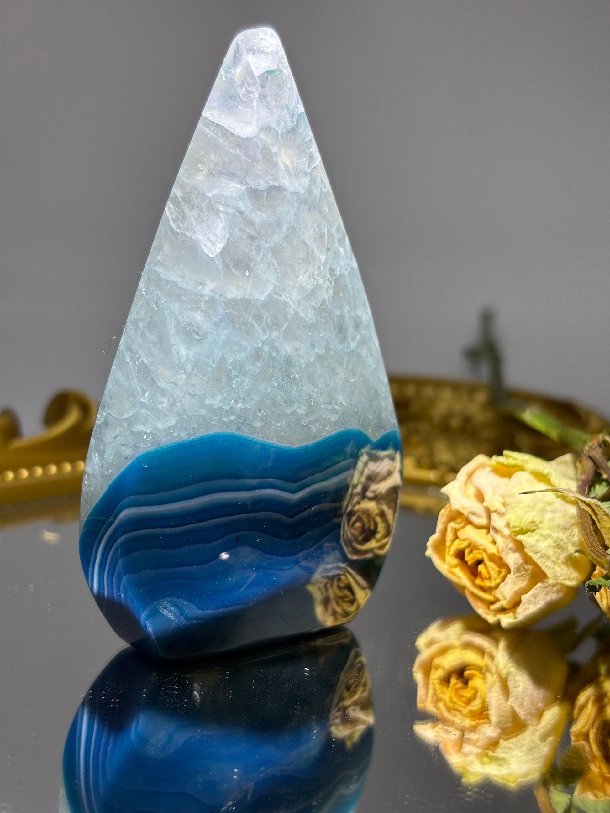 Blue Agate Crystal Symbiosis - Touch Vintage 
